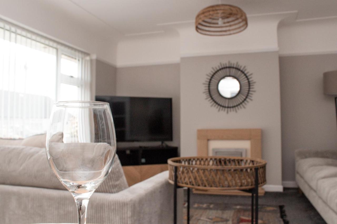 Cosy 3Bed Bungalow In West Kirby, Free Parking Frankby Eksteriør billede