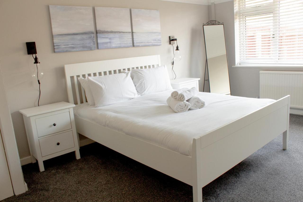 Cosy 3Bed Bungalow In West Kirby, Free Parking Frankby Eksteriør billede