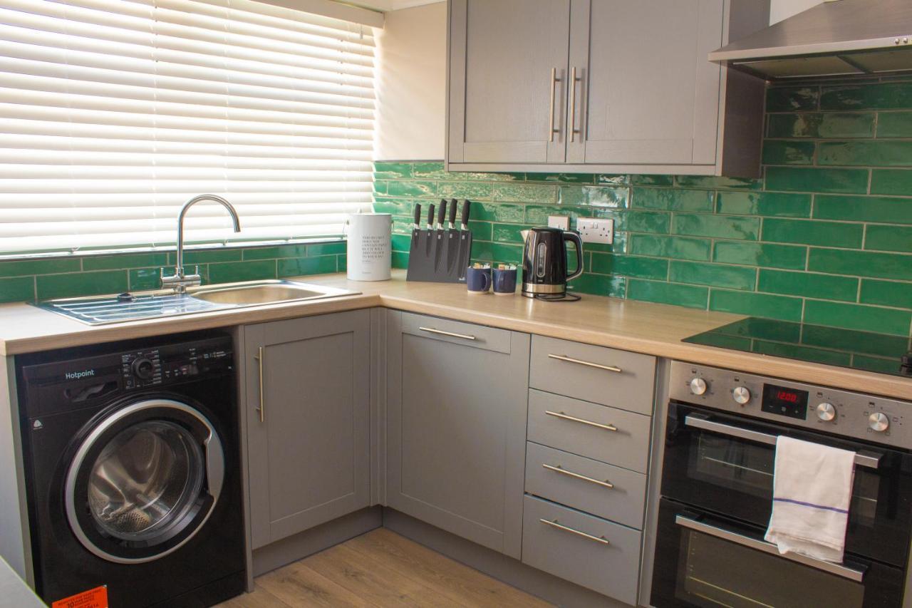 Cosy 3Bed Bungalow In West Kirby, Free Parking Frankby Eksteriør billede