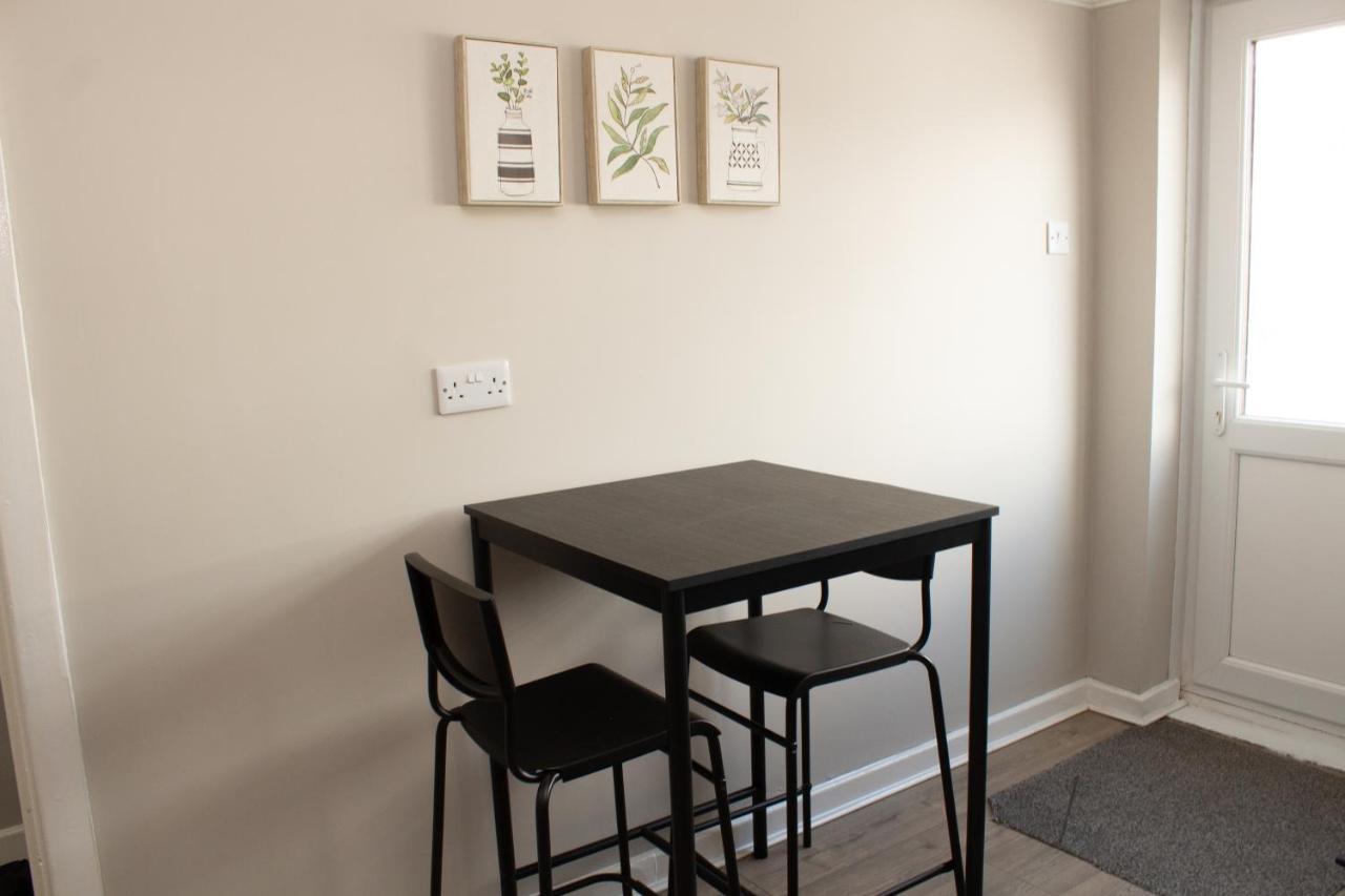 Cosy 3Bed Bungalow In West Kirby, Free Parking Frankby Eksteriør billede