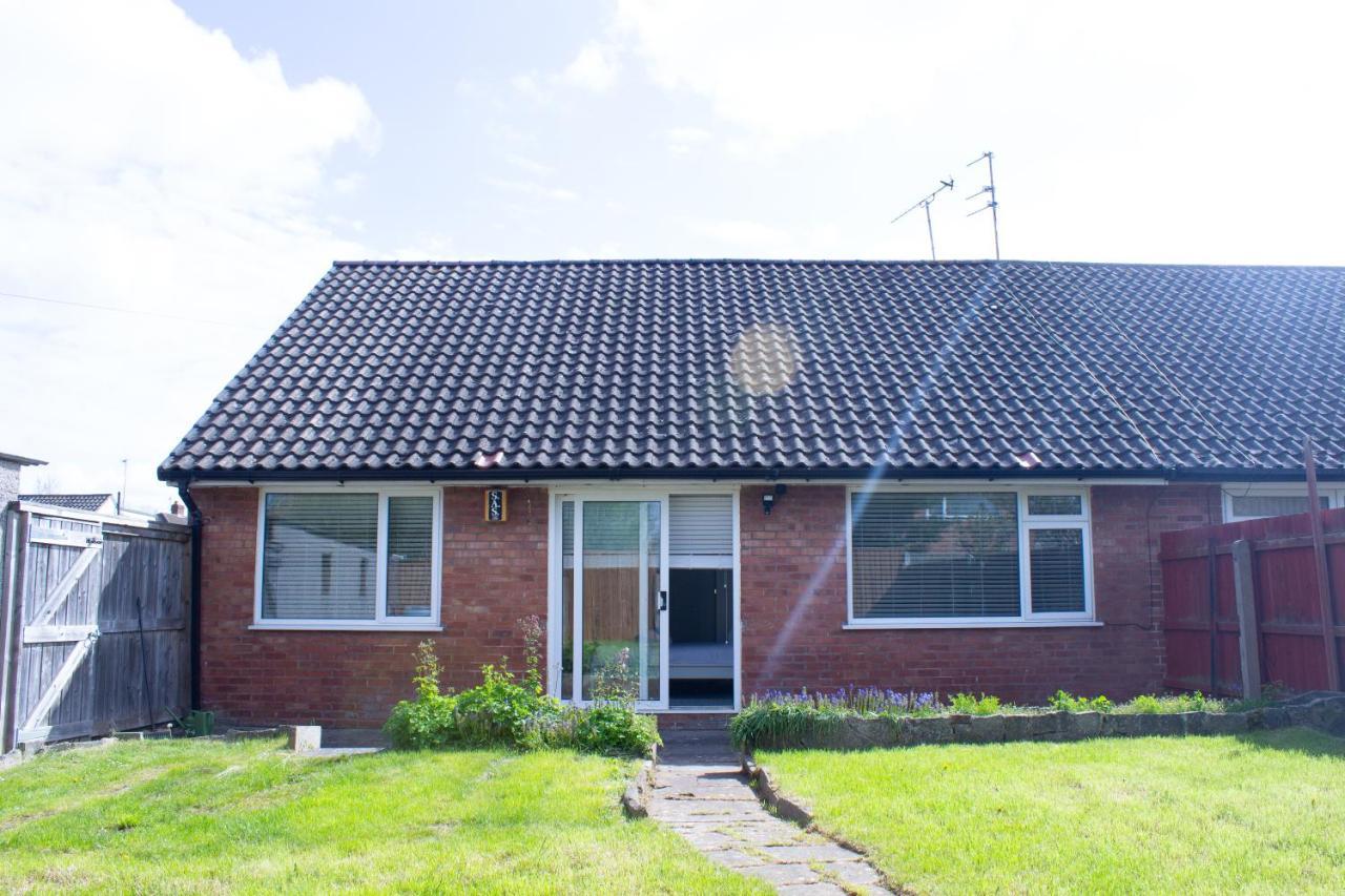 Cosy 3Bed Bungalow In West Kirby, Free Parking Frankby Eksteriør billede