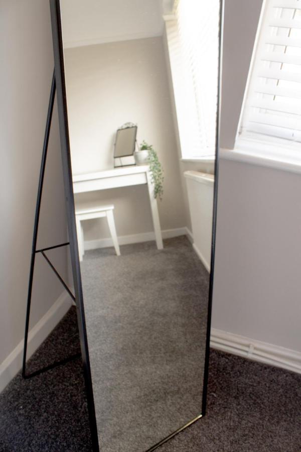 Cosy 3Bed Bungalow In West Kirby, Free Parking Frankby Eksteriør billede