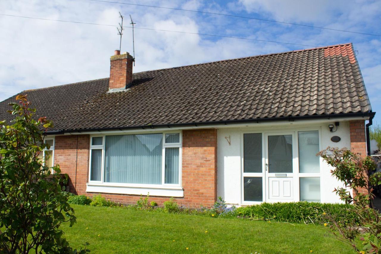 Cosy 3Bed Bungalow In West Kirby, Free Parking Frankby Eksteriør billede