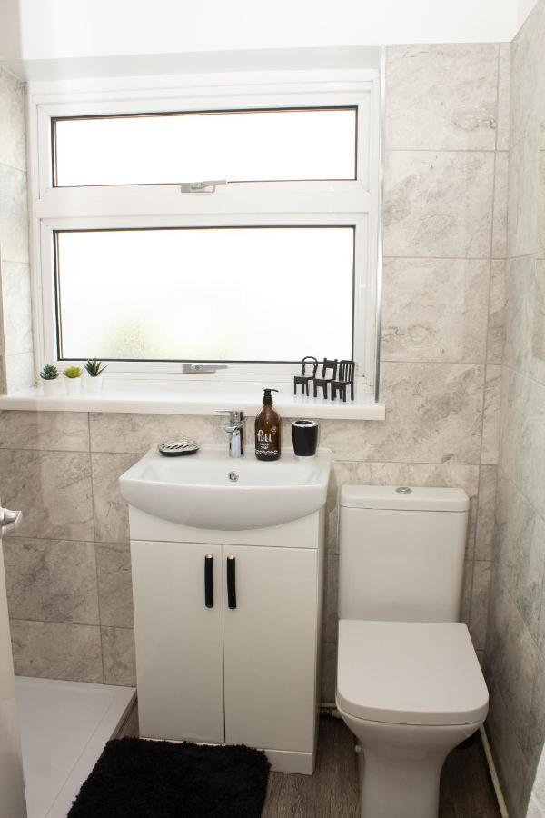Cosy 3Bed Bungalow In West Kirby, Free Parking Frankby Eksteriør billede